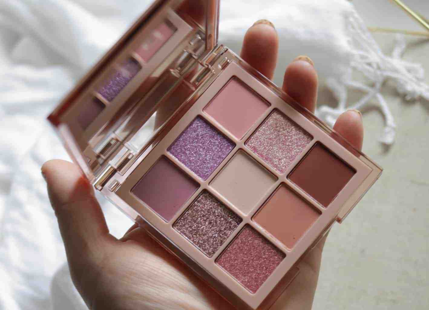 Huda Beauty Nude Obsessions Light Palette Girl Loves Gloss